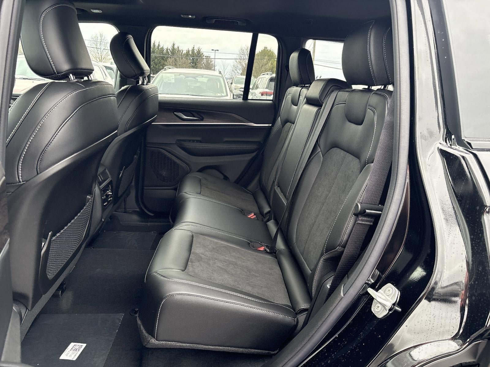 2026 Jeep Grand Cherokee Laredo Altitude 4x4