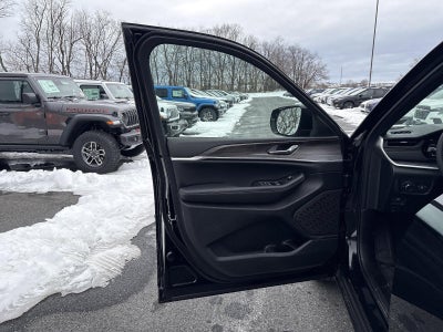 2026 Jeep Grand Cherokee Laredo Altitude 4x4