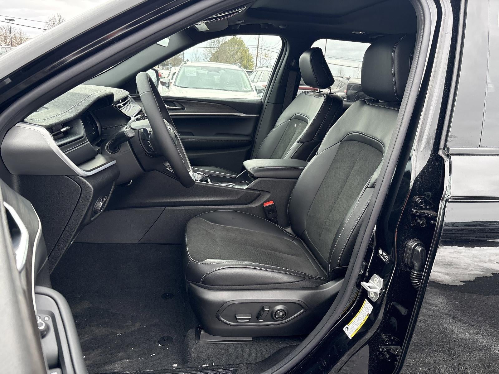 2026 Jeep Grand Cherokee Laredo Altitude 4x4