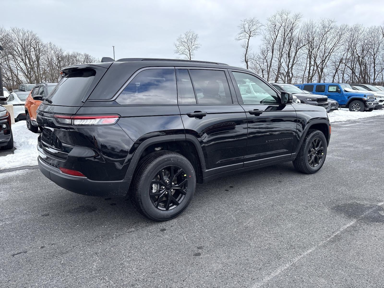 2026 Jeep Grand Cherokee Laredo Altitude 4x4