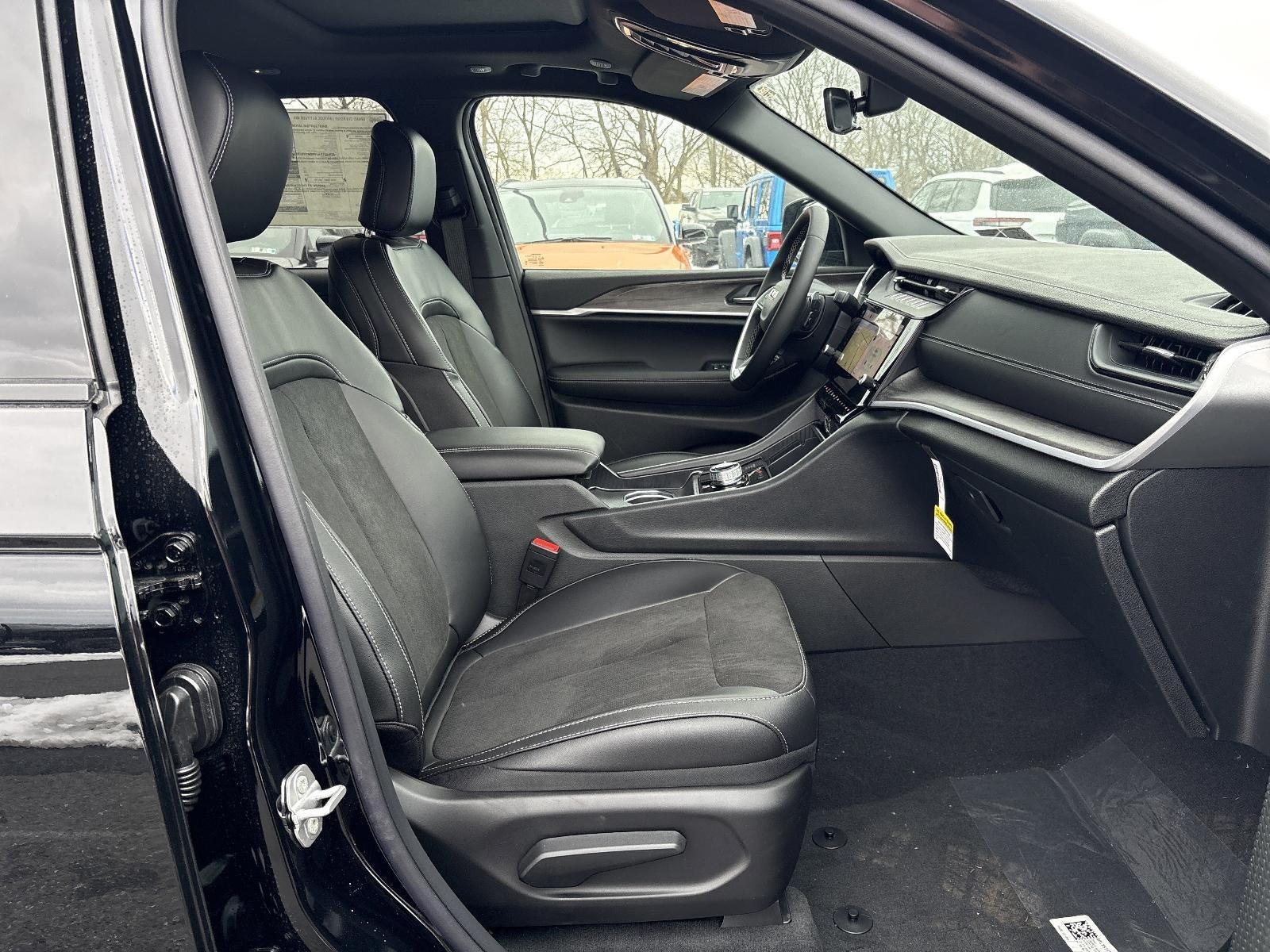 2026 Jeep Grand Cherokee Laredo Altitude 4x4