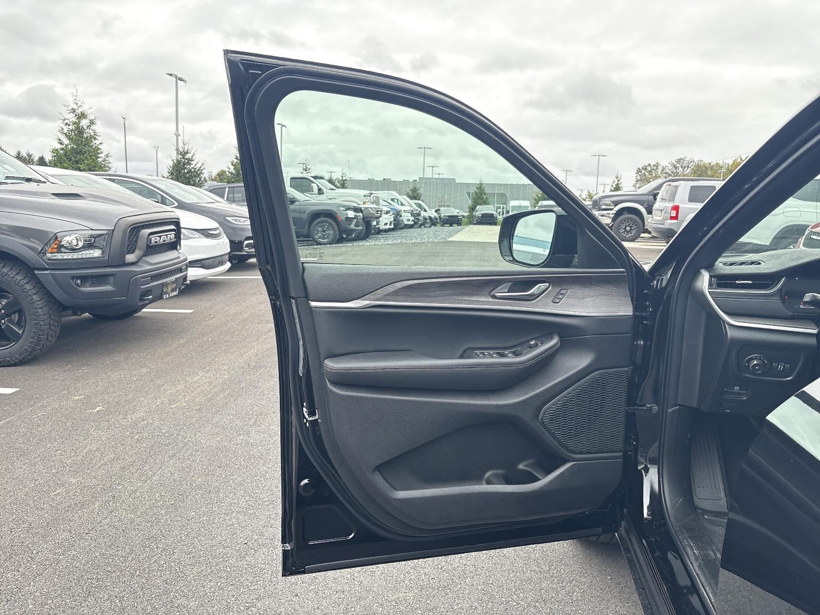 2025 Jeep Grand Cherokee L Limited 4x4