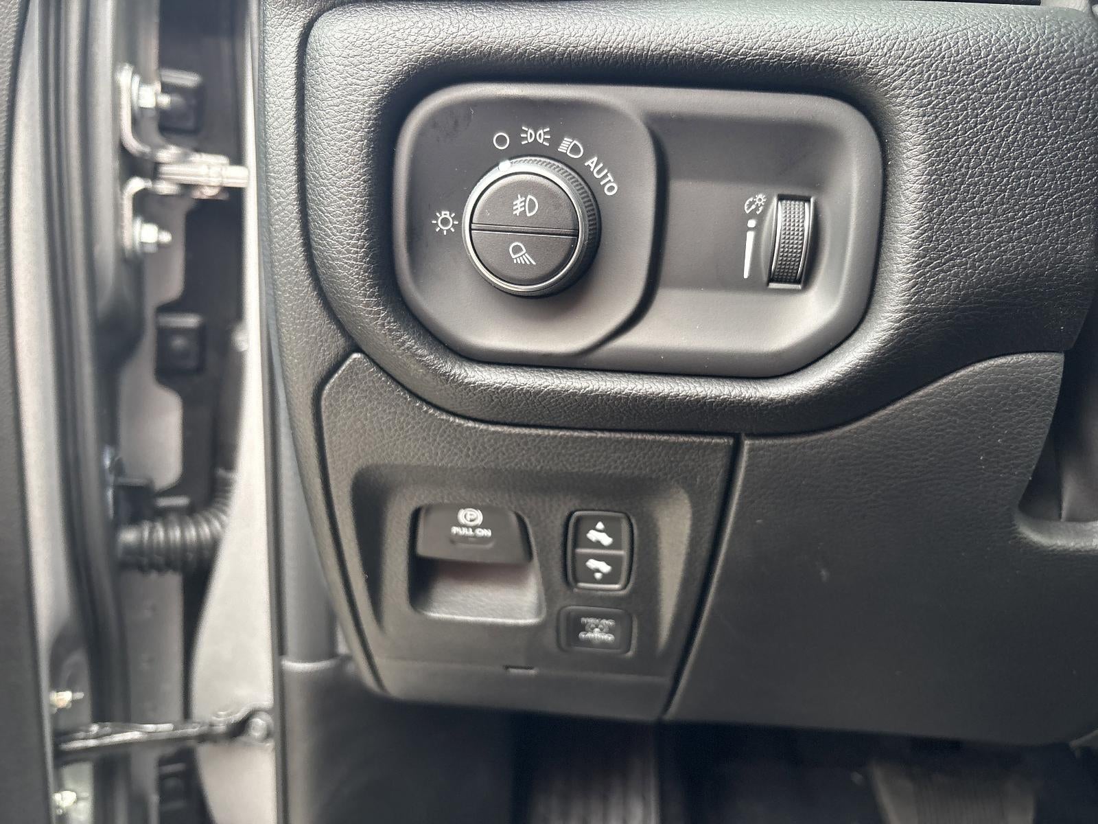 2025 RAM 1500 Big Horn 4x4 Crew Cab 5'7" Box