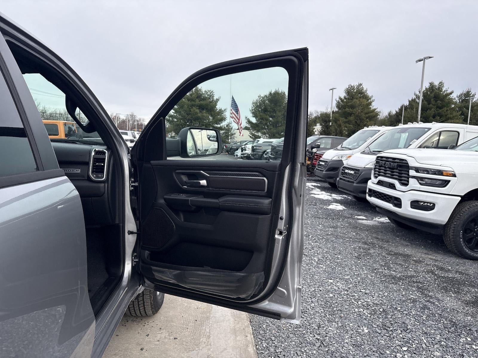 2025 RAM 1500 Big Horn 4x4 Crew Cab 5'7" Box