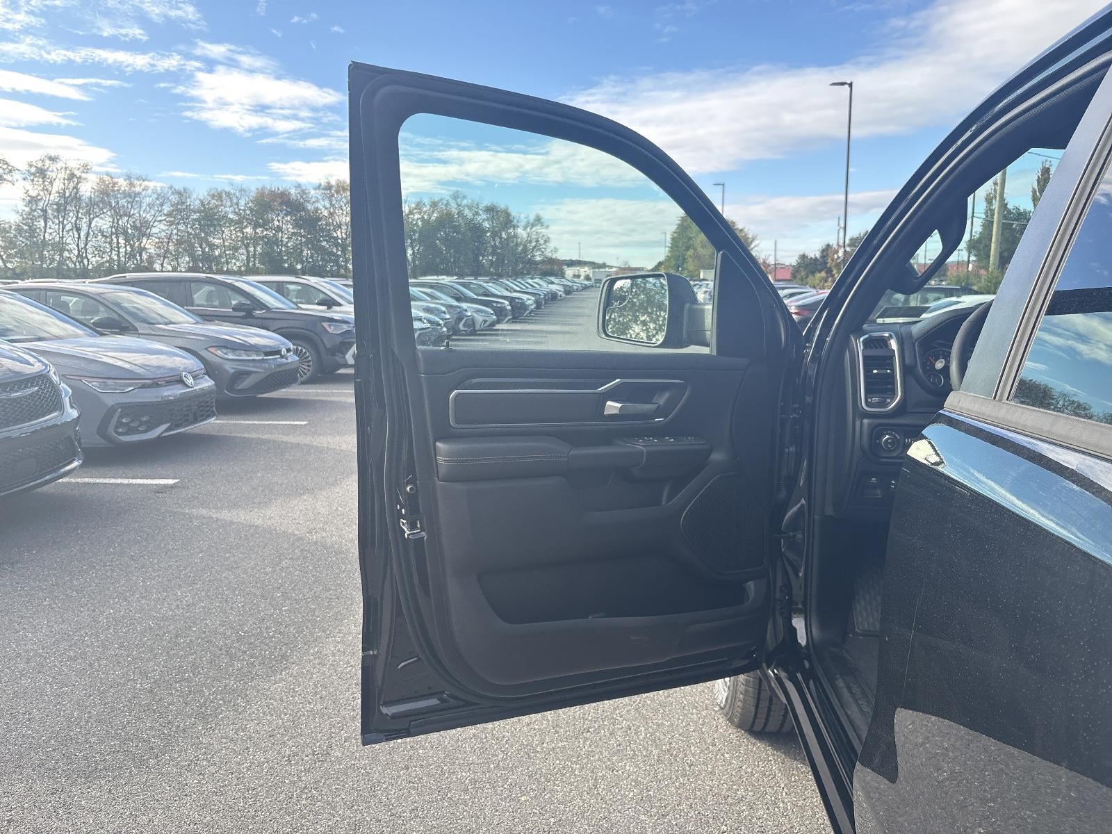 2026 RAM 1500 Big Horn 4x4 Crew Cab 5'7" Box