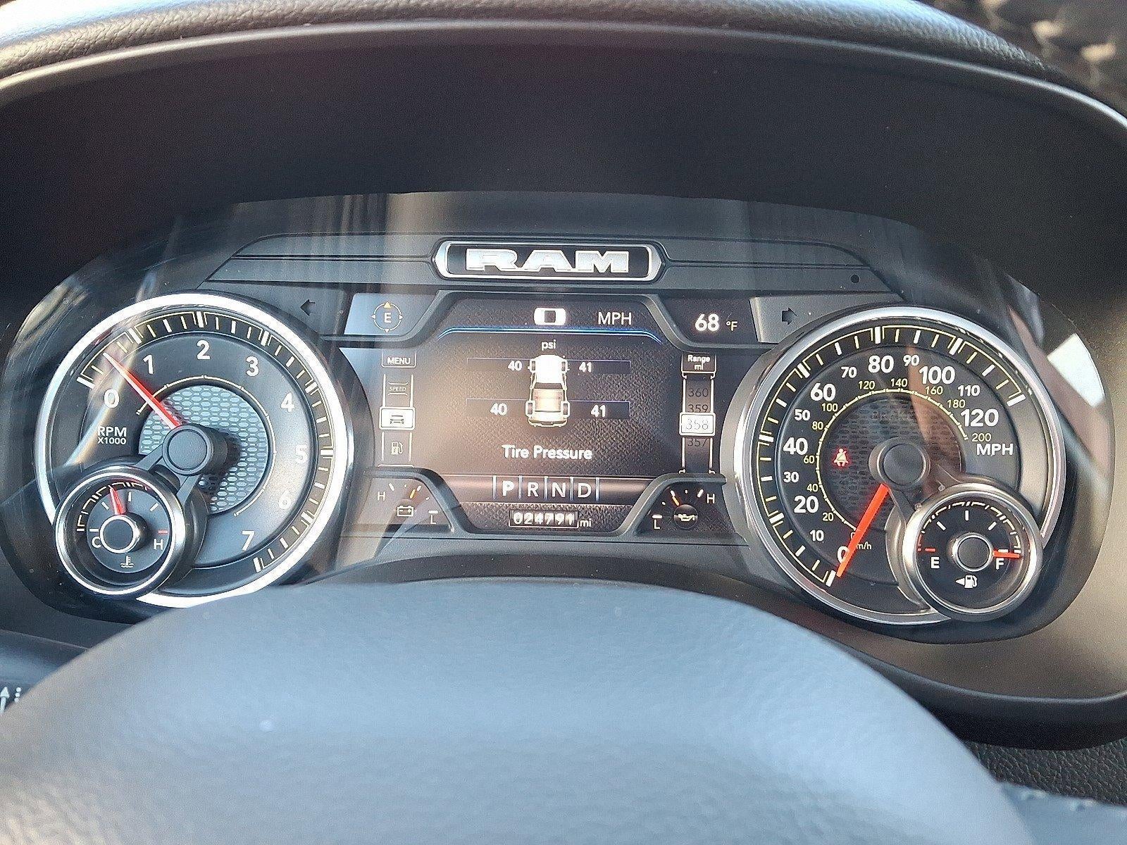 2022 RAM 1500 Big Horn 4x4 Crew Cab 5'7" Box