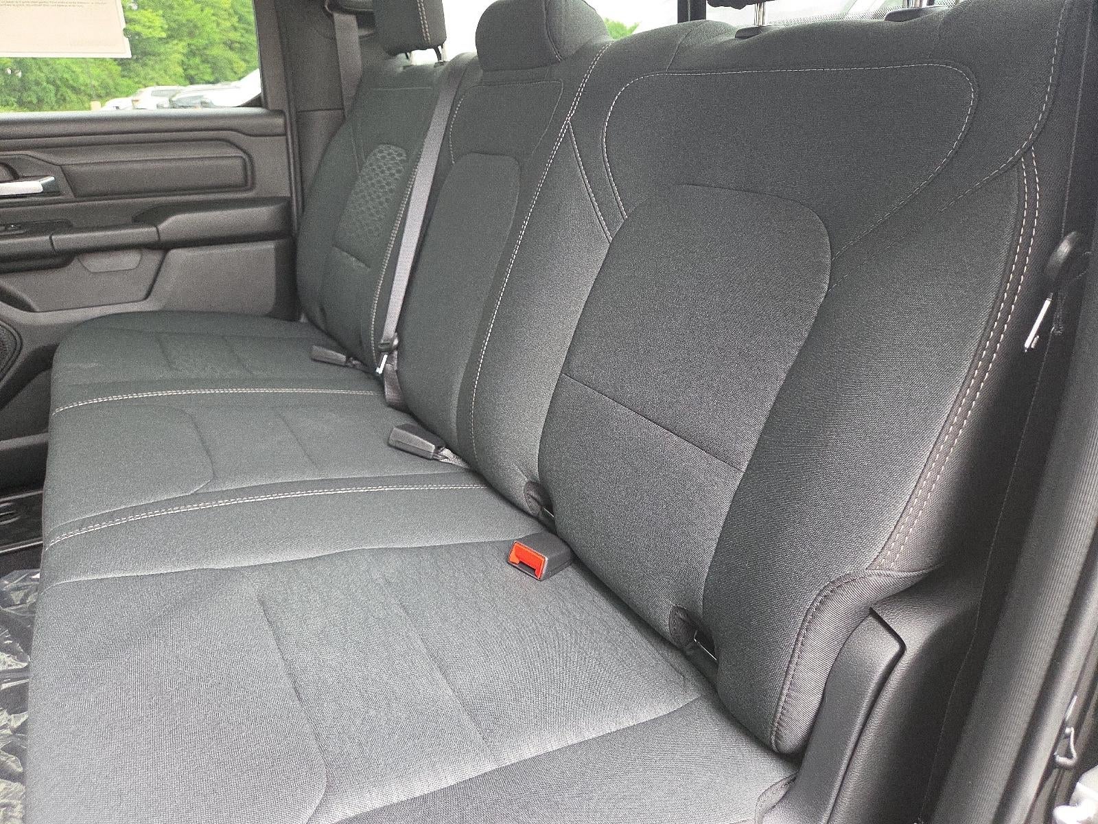 2026 RAM 1500 Express 4x4 Crew Cab 5'7" Box