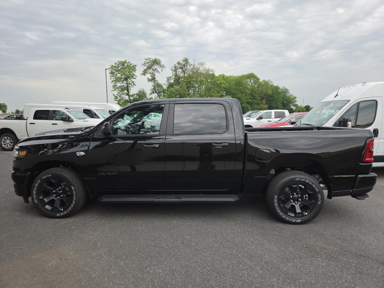 2026 RAM 1500 Express 4x4 Crew Cab 5'7" Box