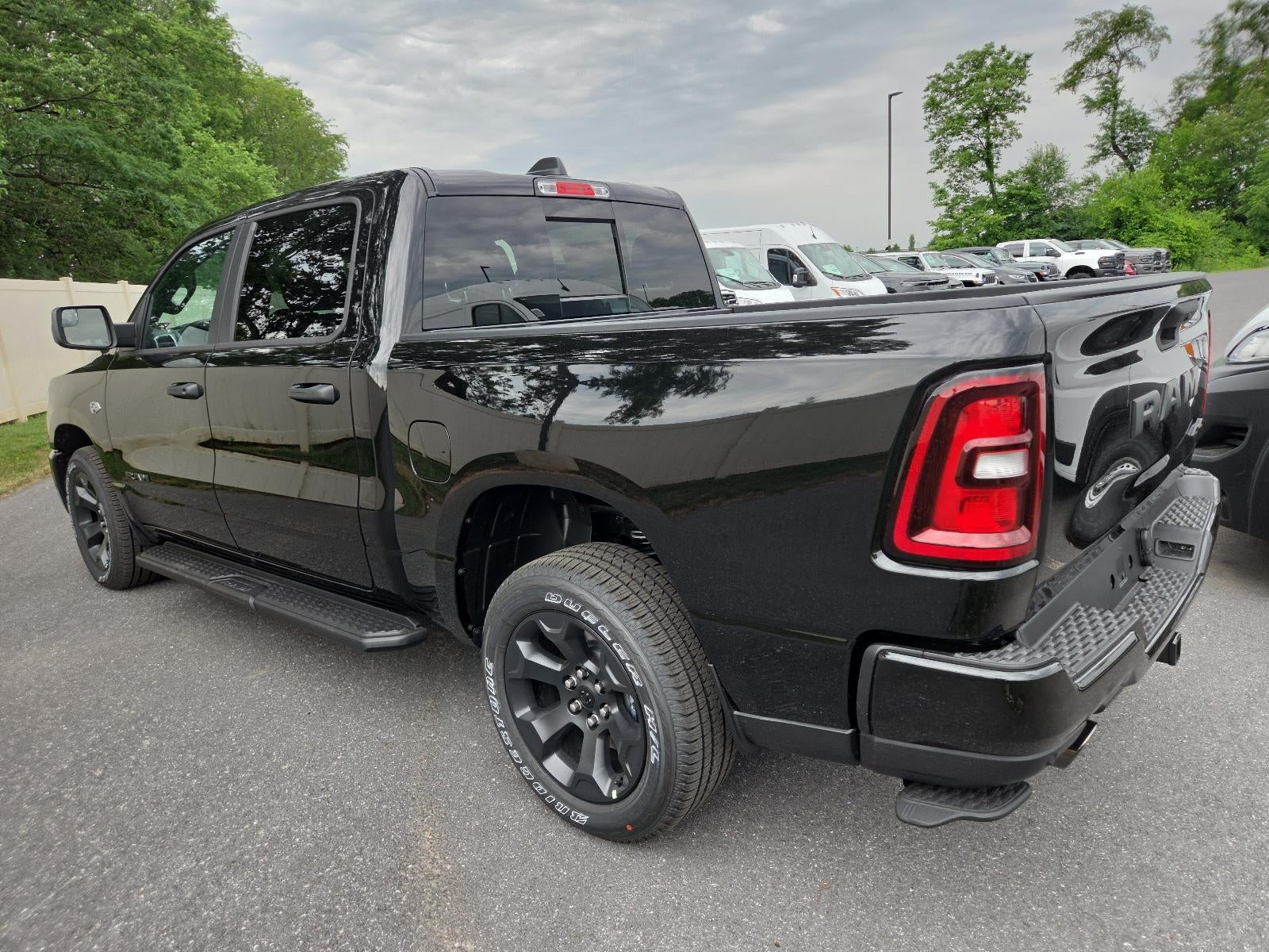 2026 RAM 1500 Express 4x4 Crew Cab 5'7" Box