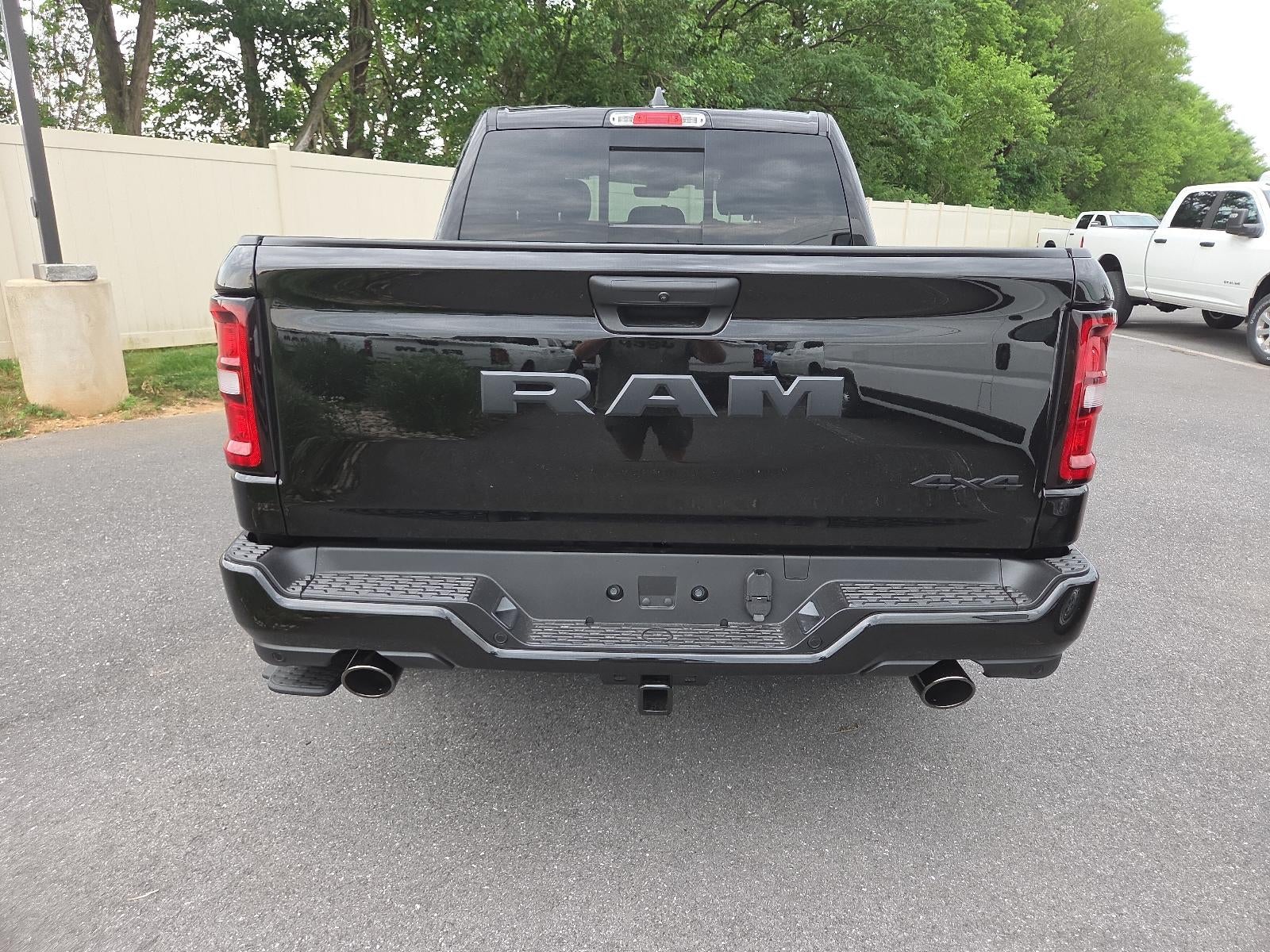 2026 RAM 1500 Express 4x4 Crew Cab 5'7" Box