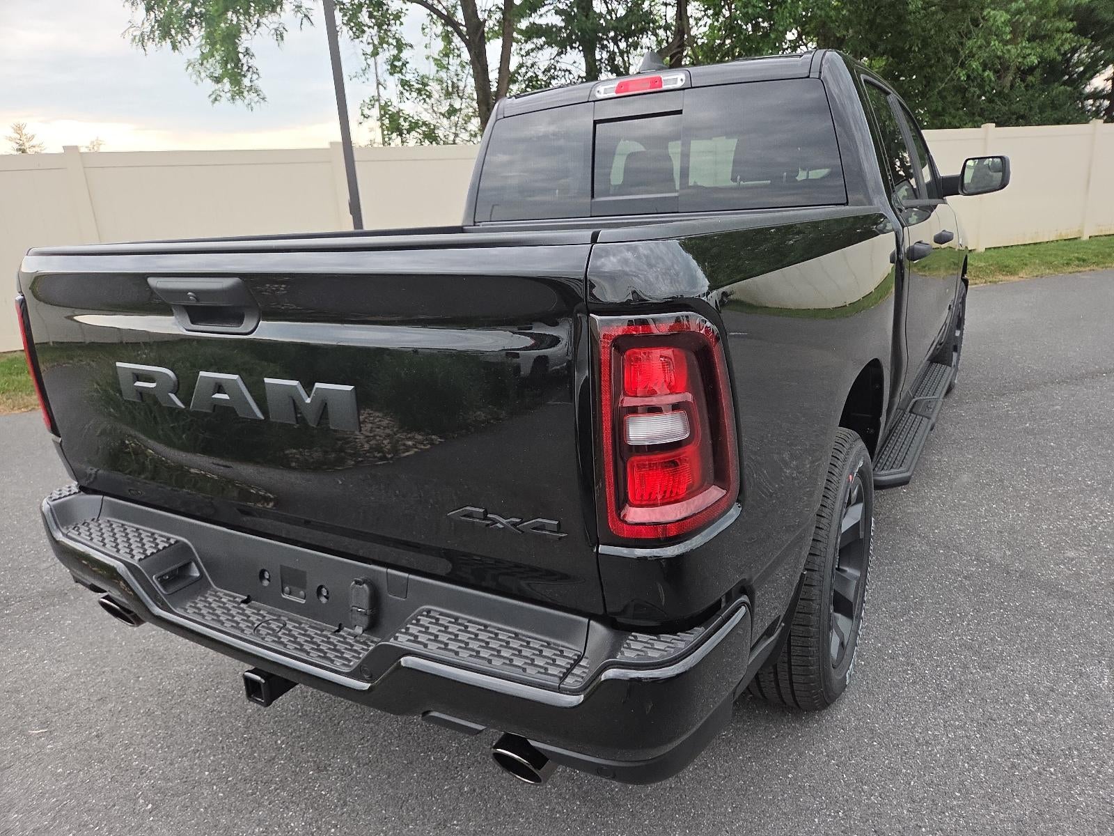 2026 RAM 1500 Express 4x4 Crew Cab 5'7" Box