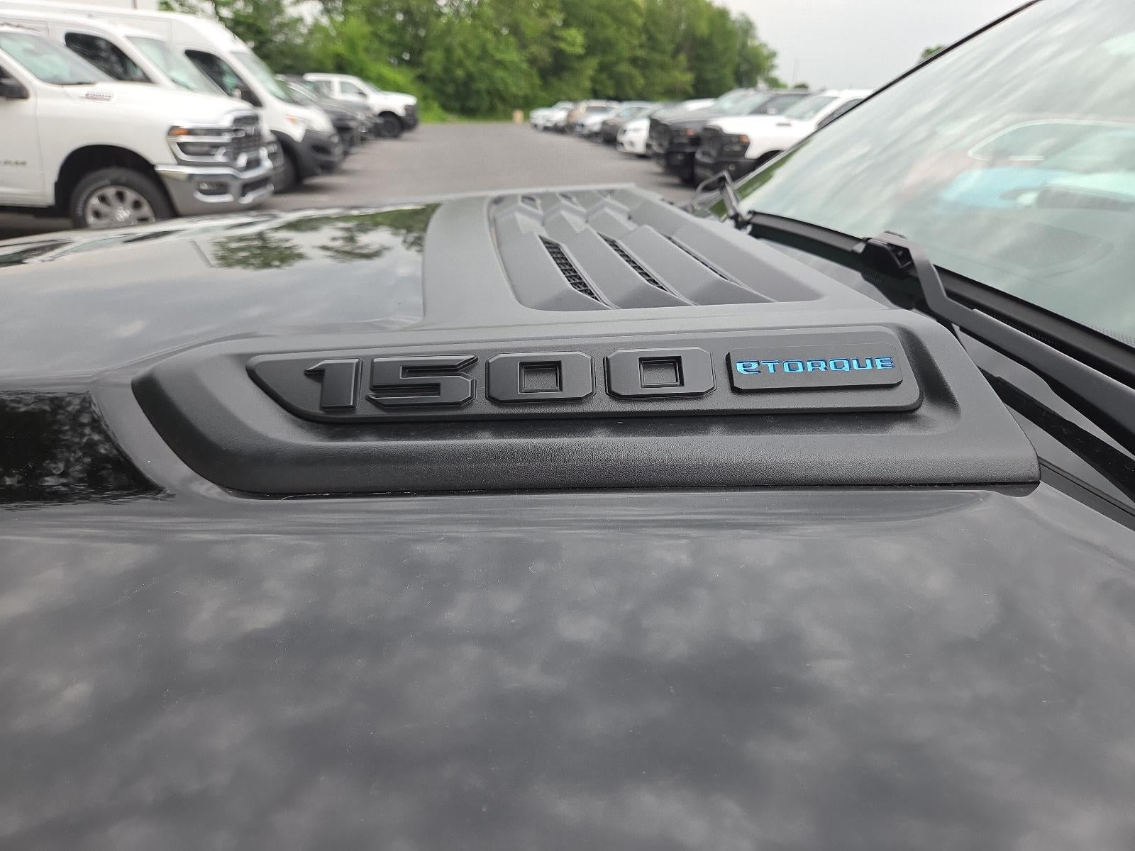 2026 RAM 1500 Express 4x4 Crew Cab 5'7" Box