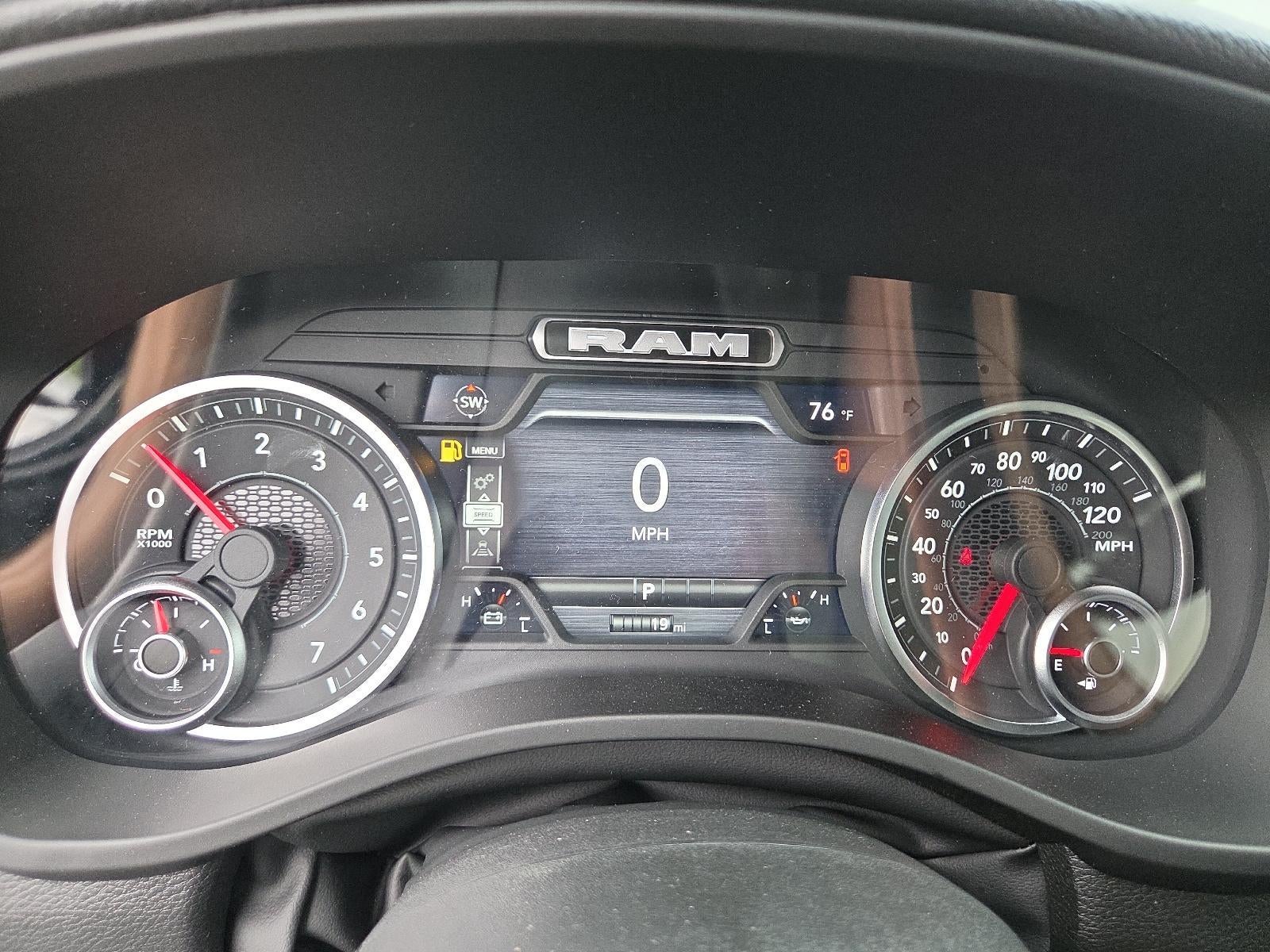 2026 RAM 1500 Express 4x4 Crew Cab 5'7" Box