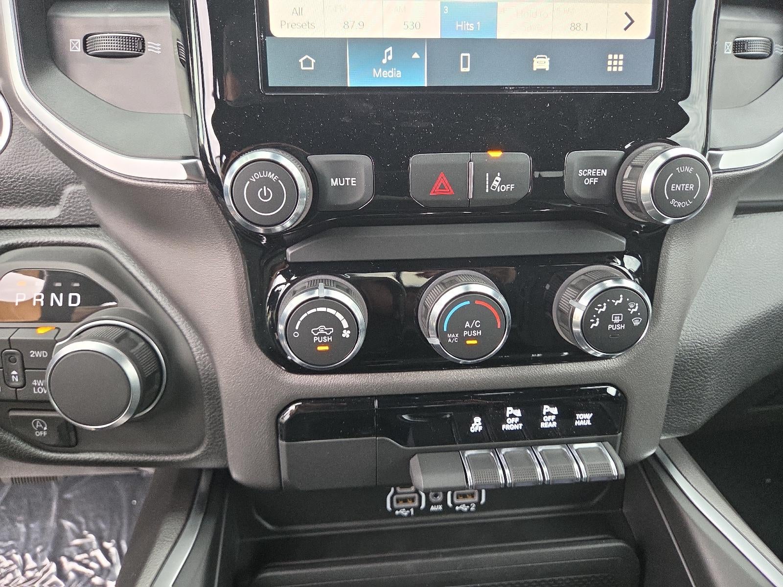 2026 RAM 1500 Express 4x4 Crew Cab 5'7" Box