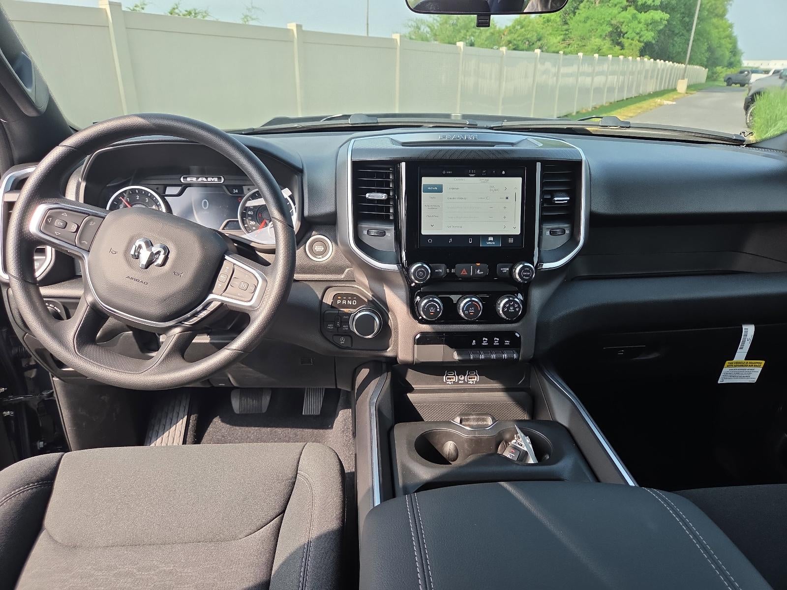 2026 RAM 1500 Express 4x4 Crew Cab 5'7" Box
