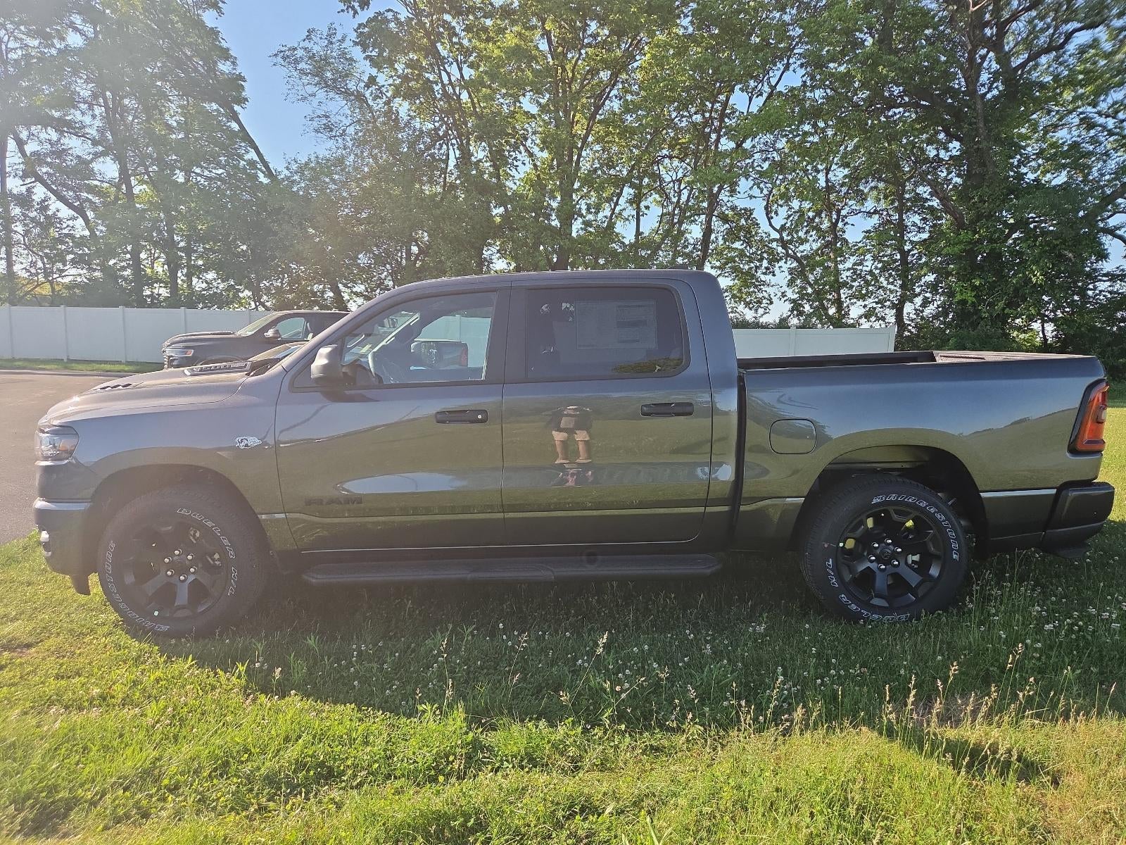 2026 RAM 1500 Express 4x4 Crew Cab 5'7" Box
