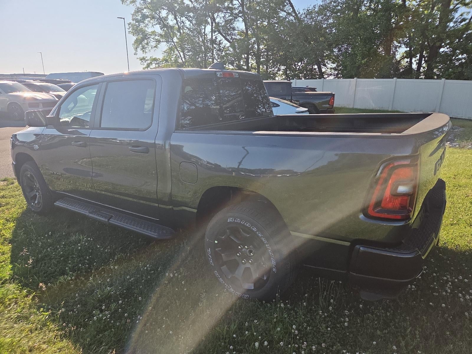 2026 RAM 1500 Express 4x4 Crew Cab 5'7" Box