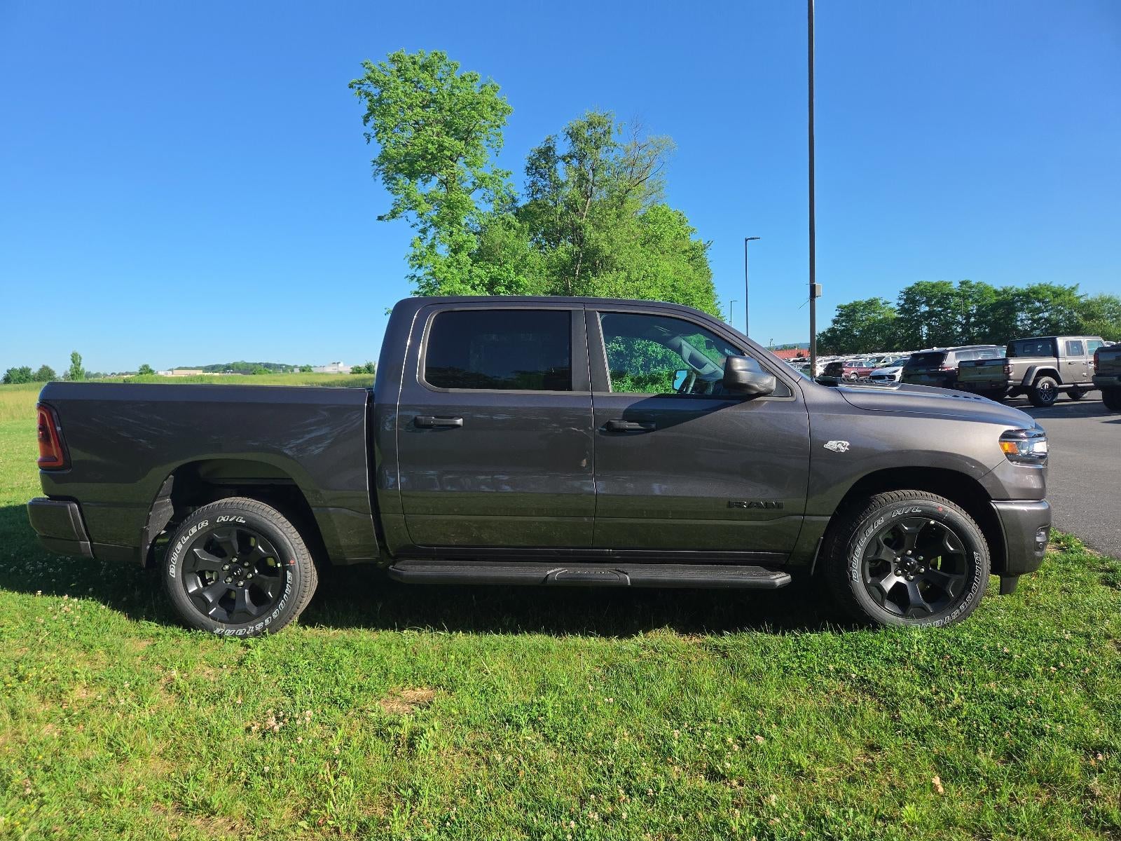 2026 RAM 1500 Express 4x4 Crew Cab 5'7" Box