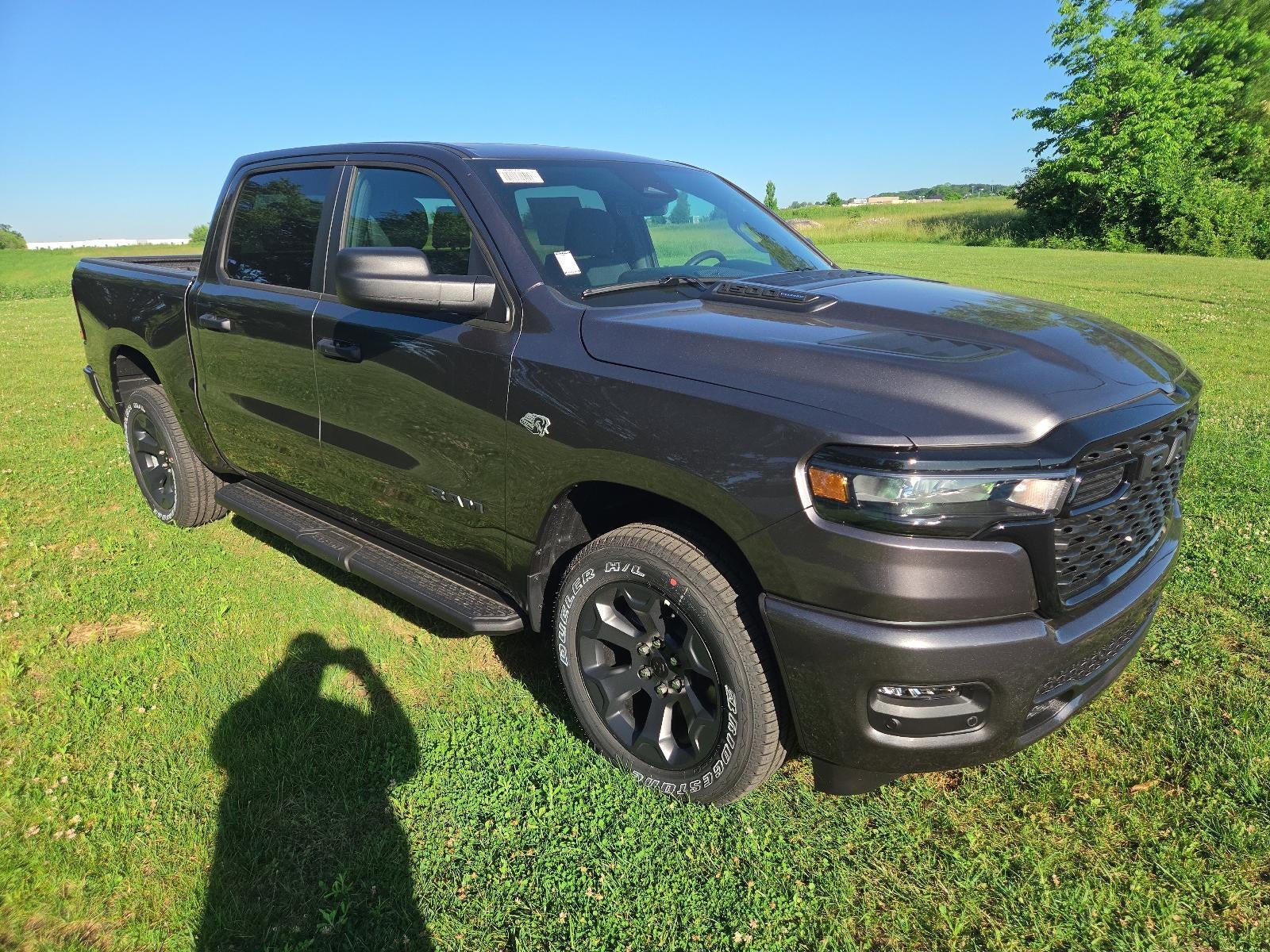 2026 RAM 1500 Express 4x4 Crew Cab 5'7" Box