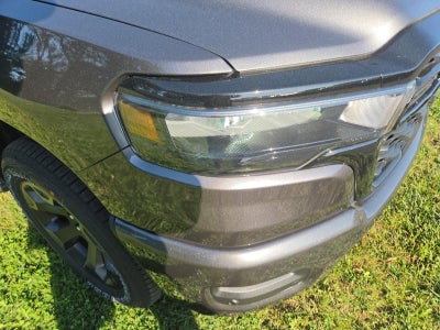 2026 RAM 1500 Express 4x4 Crew Cab 5'7" Box