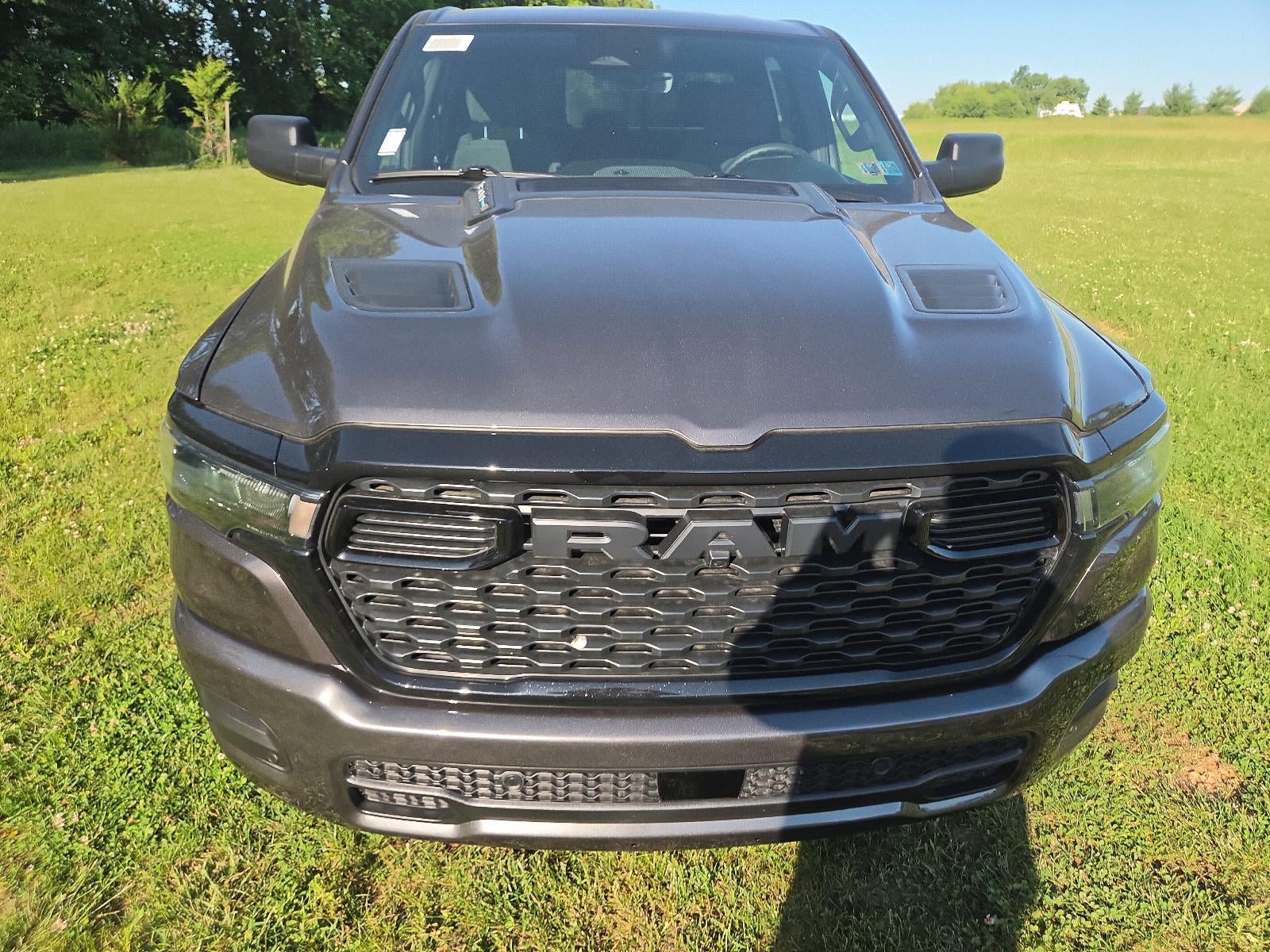 2026 RAM 1500 Express 4x4 Crew Cab 5'7" Box