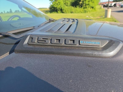 2026 RAM 1500 Express 4x4 Crew Cab 5'7" Box