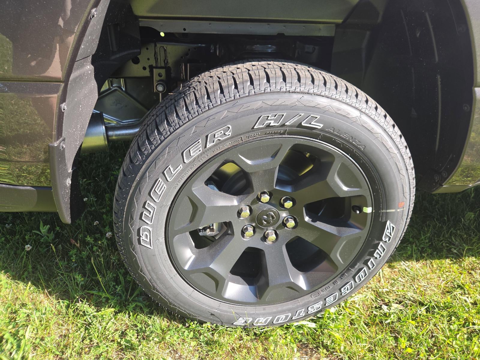 2026 RAM 1500 Express 4x4 Crew Cab 5'7" Box