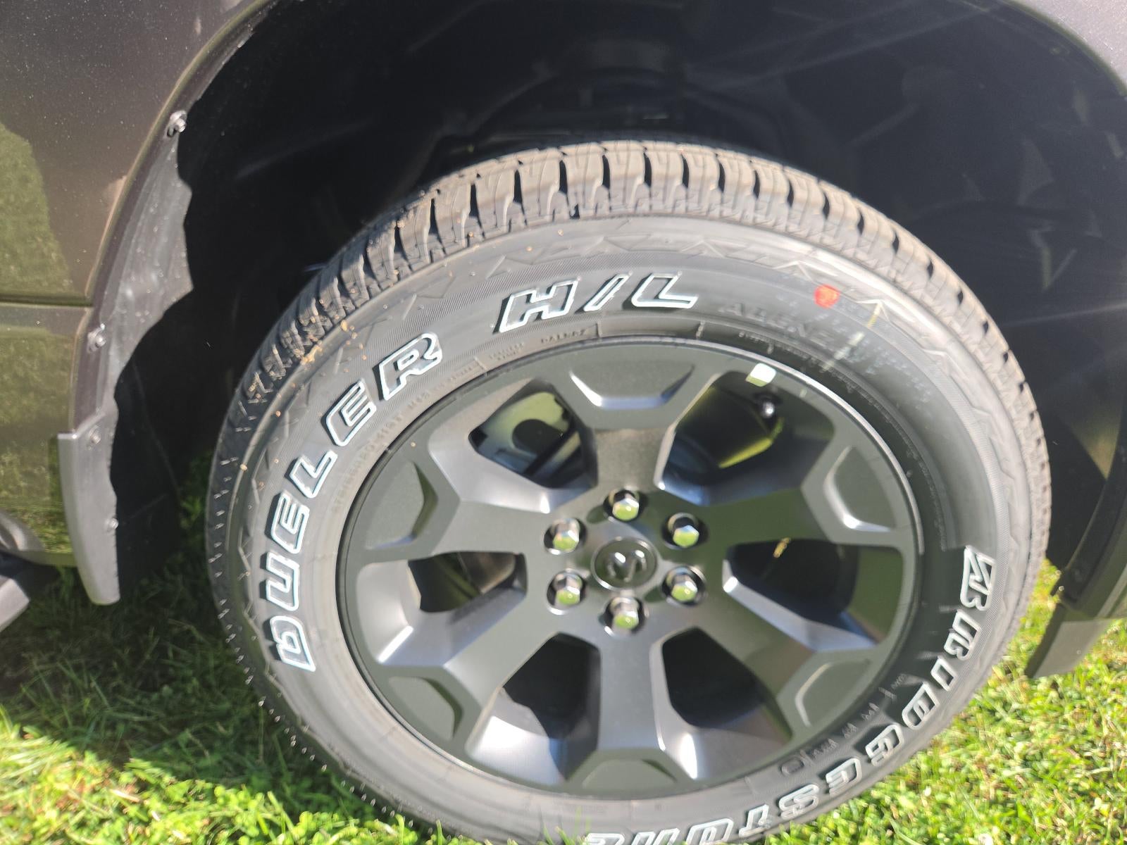 2026 RAM 1500 Express 4x4 Crew Cab 5'7" Box