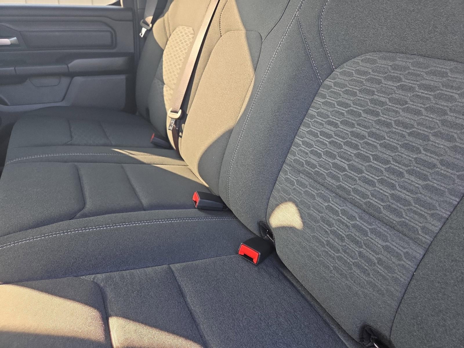 2026 RAM 1500 Express 4x4 Crew Cab 5'7" Box