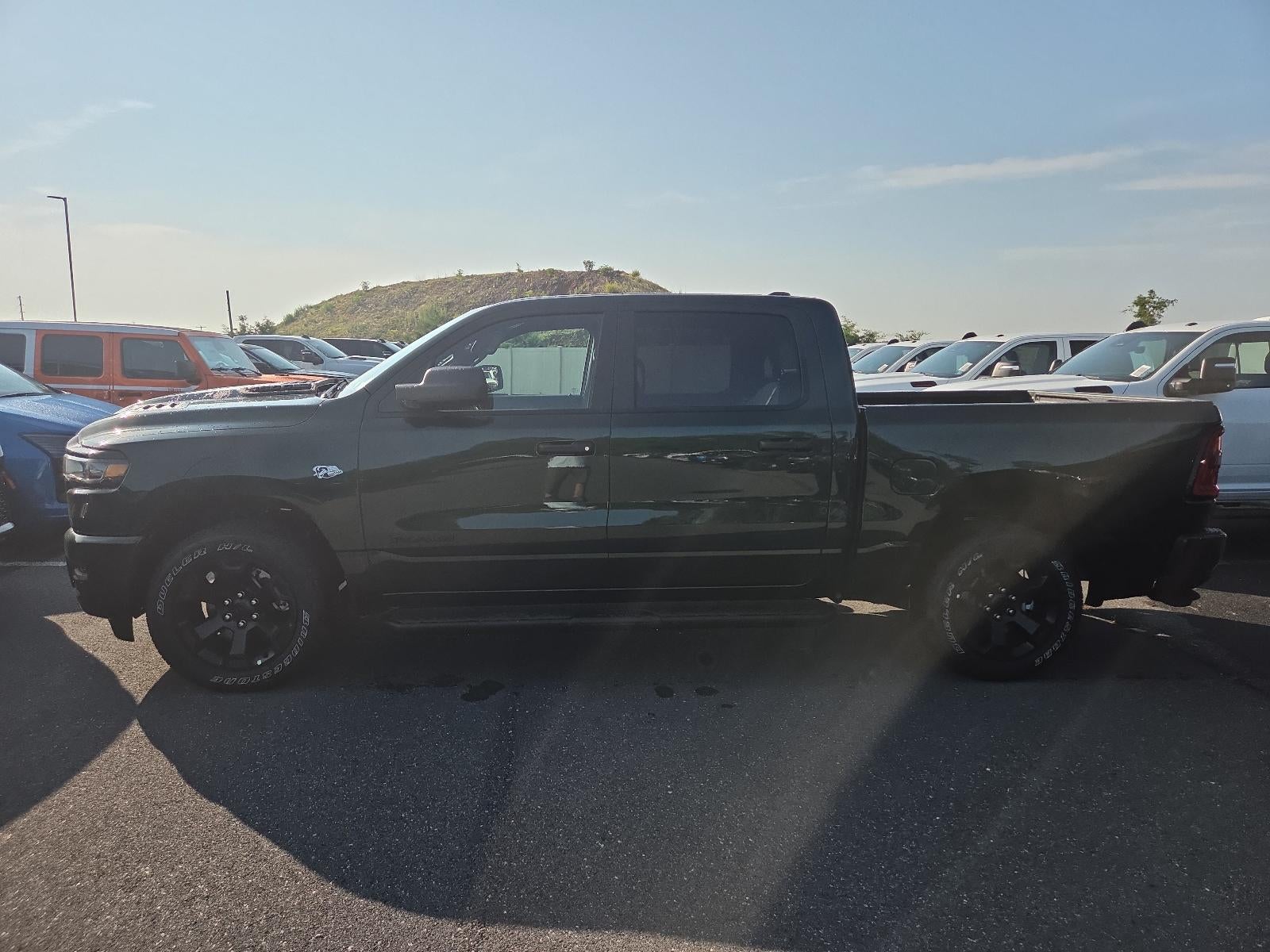 2026 RAM 1500 Express 4x4 Crew Cab 5'7" Box