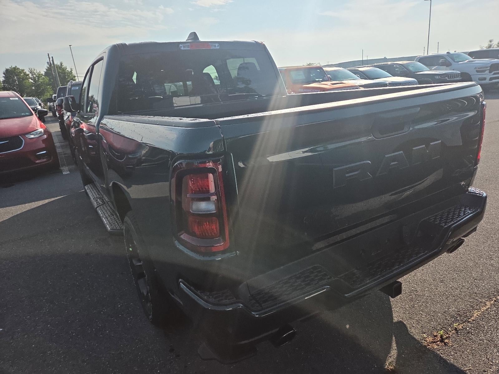 2026 RAM 1500 Express 4x4 Crew Cab 5'7" Box