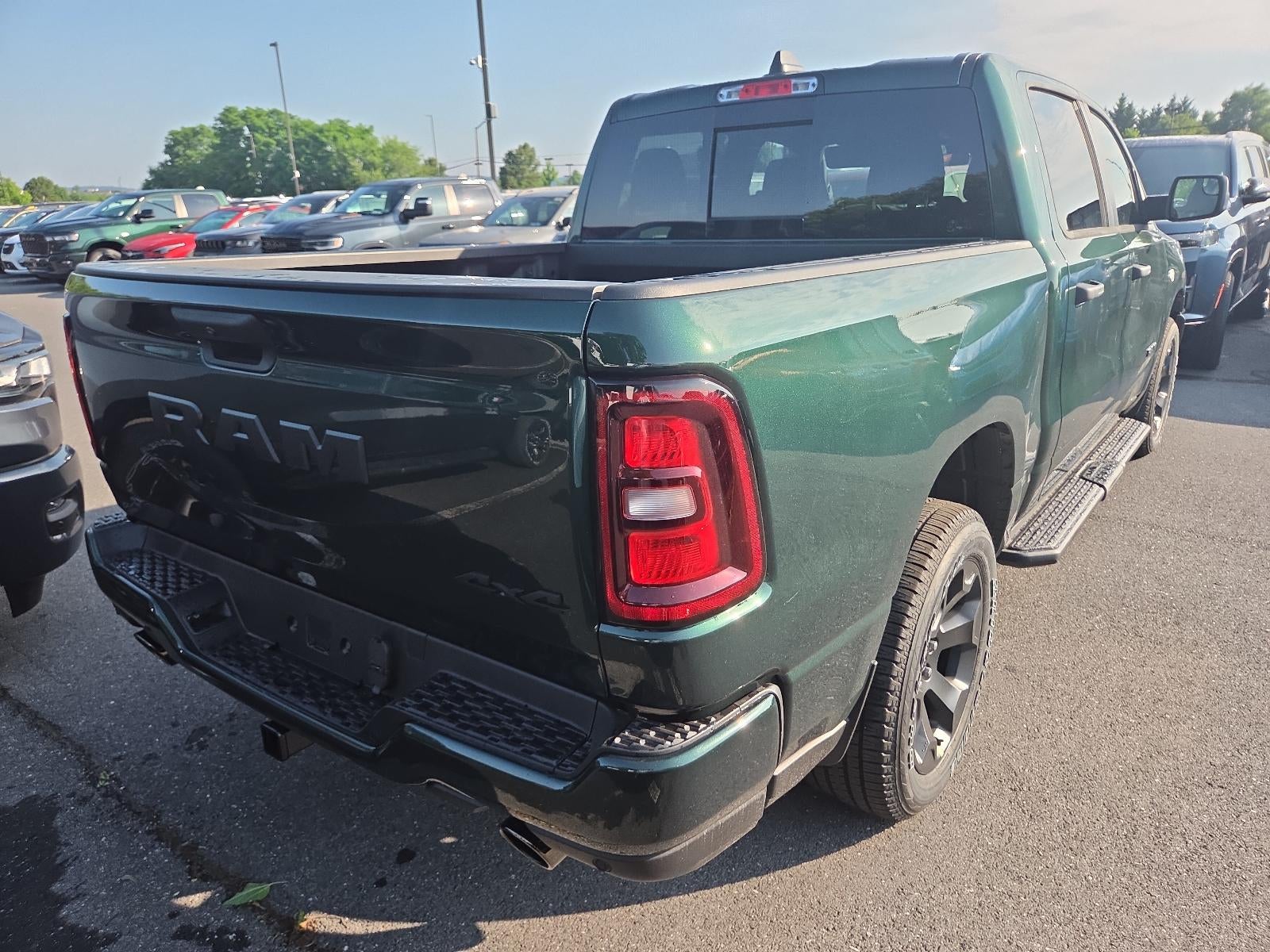 2026 RAM 1500 Express 4x4 Crew Cab 5'7" Box