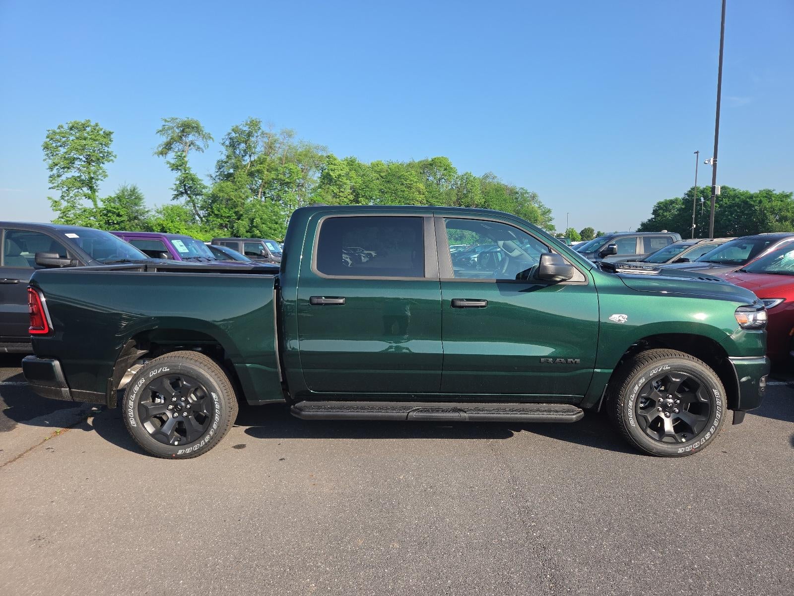 2026 RAM 1500 Express 4x4 Crew Cab 5'7" Box