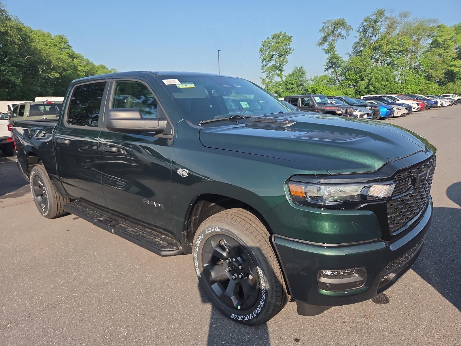 2026 RAM 1500 Express 4x4 Crew Cab 5'7" Box