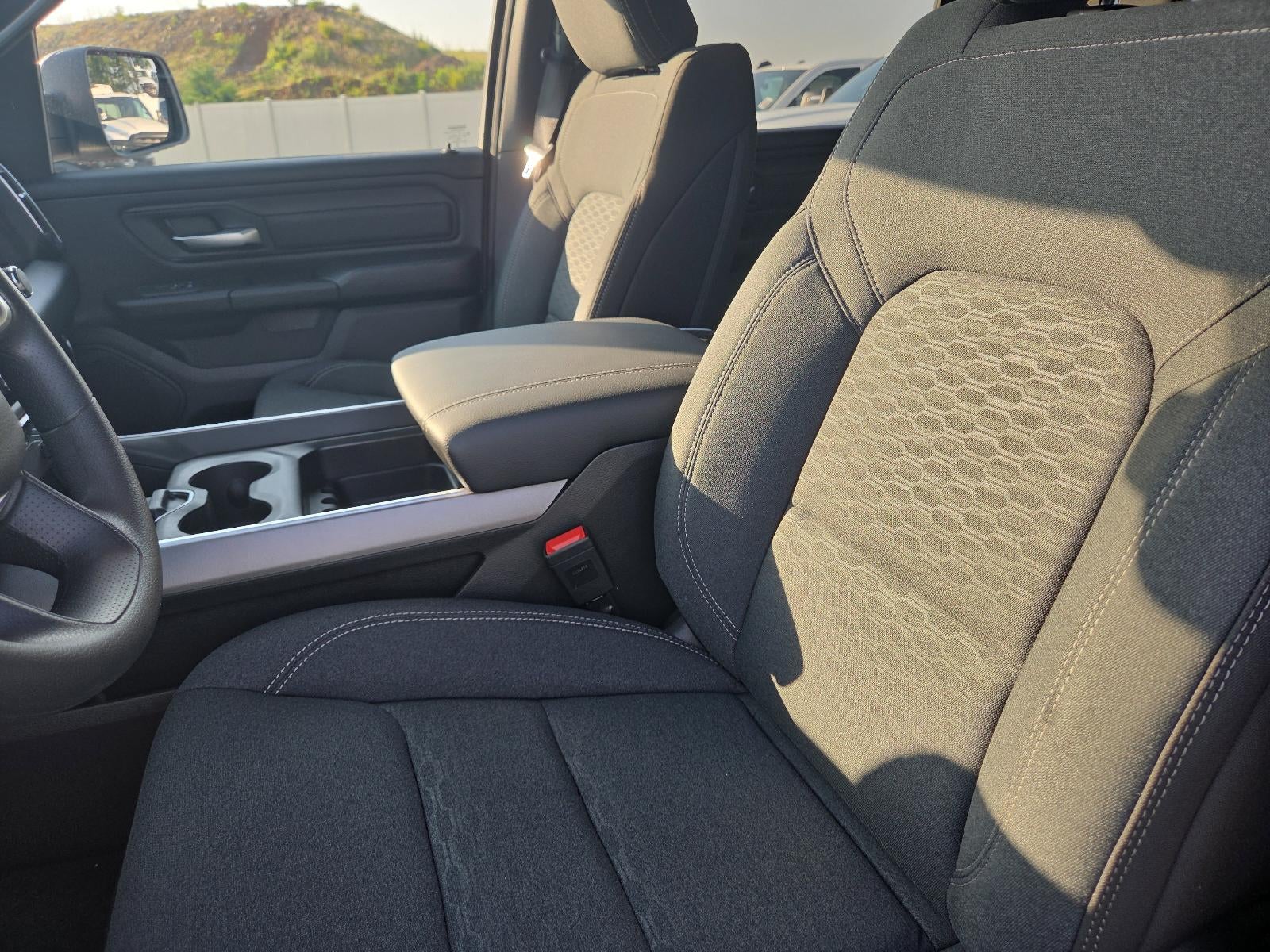 2026 RAM 1500 Express 4x4 Crew Cab 5'7" Box