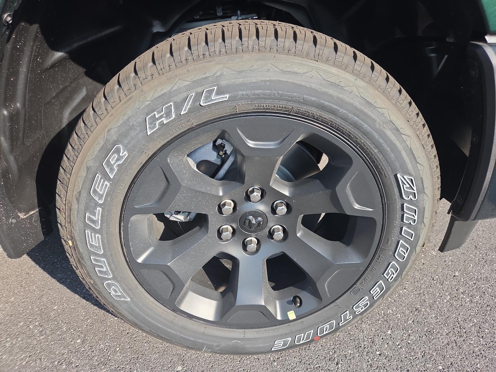 2026 RAM 1500 Express 4x4 Crew Cab 5'7" Box