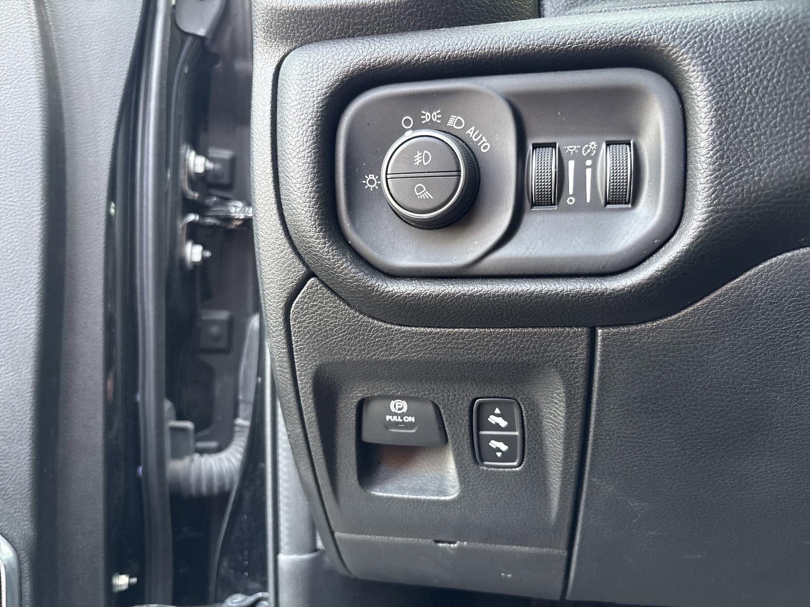 2022 RAM 1500 Laramie 4x4 Crew Cab 5'7" Box