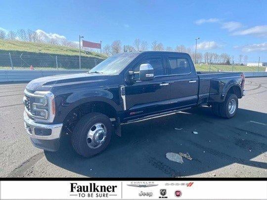 2023 Ford Super Duty F-350 DRW LARIAT 4WD Crew Cab 8' Box