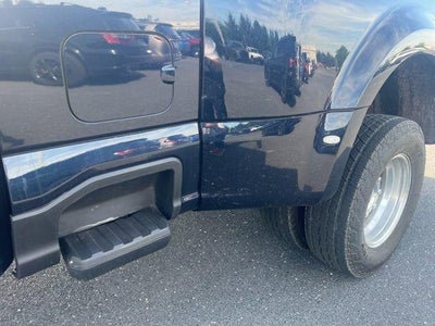 2023 Ford Super Duty F-350 DRW LARIAT 4WD Crew Cab 8' Box