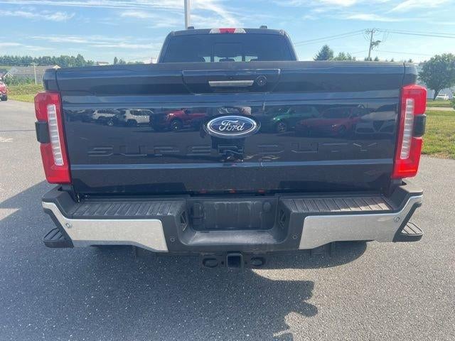 2023 Ford Super Duty F-350 DRW LARIAT 4WD Crew Cab 8' Box