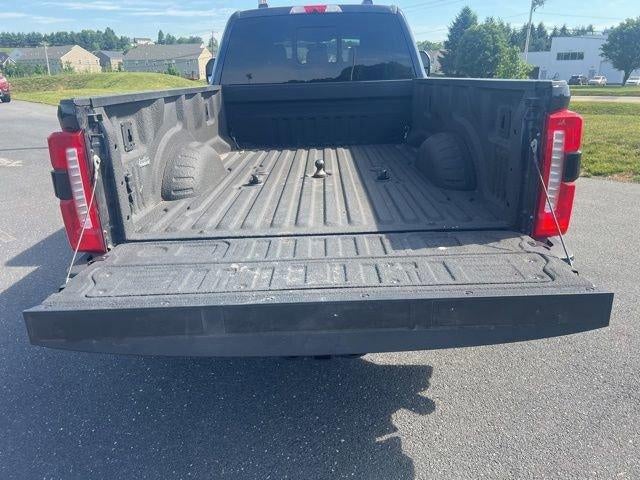 2023 Ford Super Duty F-350 DRW LARIAT 4WD Crew Cab 8' Box