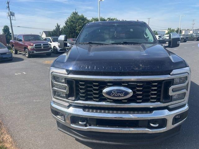 2023 Ford Super Duty F-350 DRW LARIAT 4WD Crew Cab 8' Box
