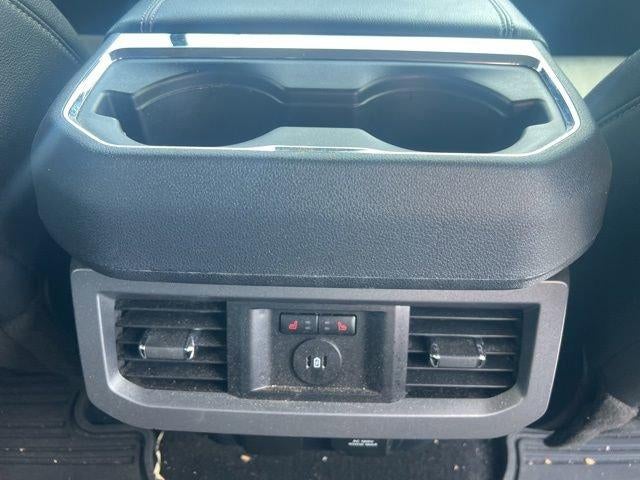 2023 Ford Super Duty F-350 DRW LARIAT 4WD Crew Cab 8' Box