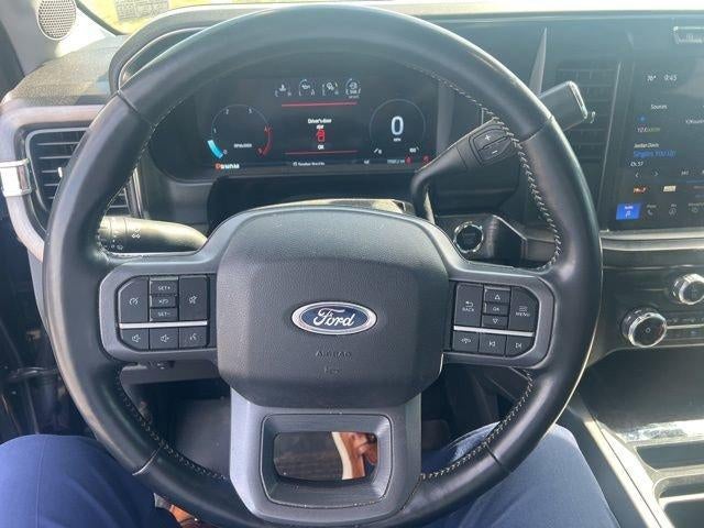 2023 Ford Super Duty F-350 DRW LARIAT 4WD Crew Cab 8' Box