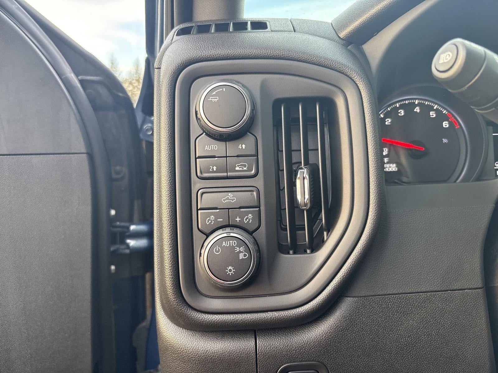 2024 Chevrolet Silverado 1500 Crew Cab Short Box 4-Wheel Drive Custom