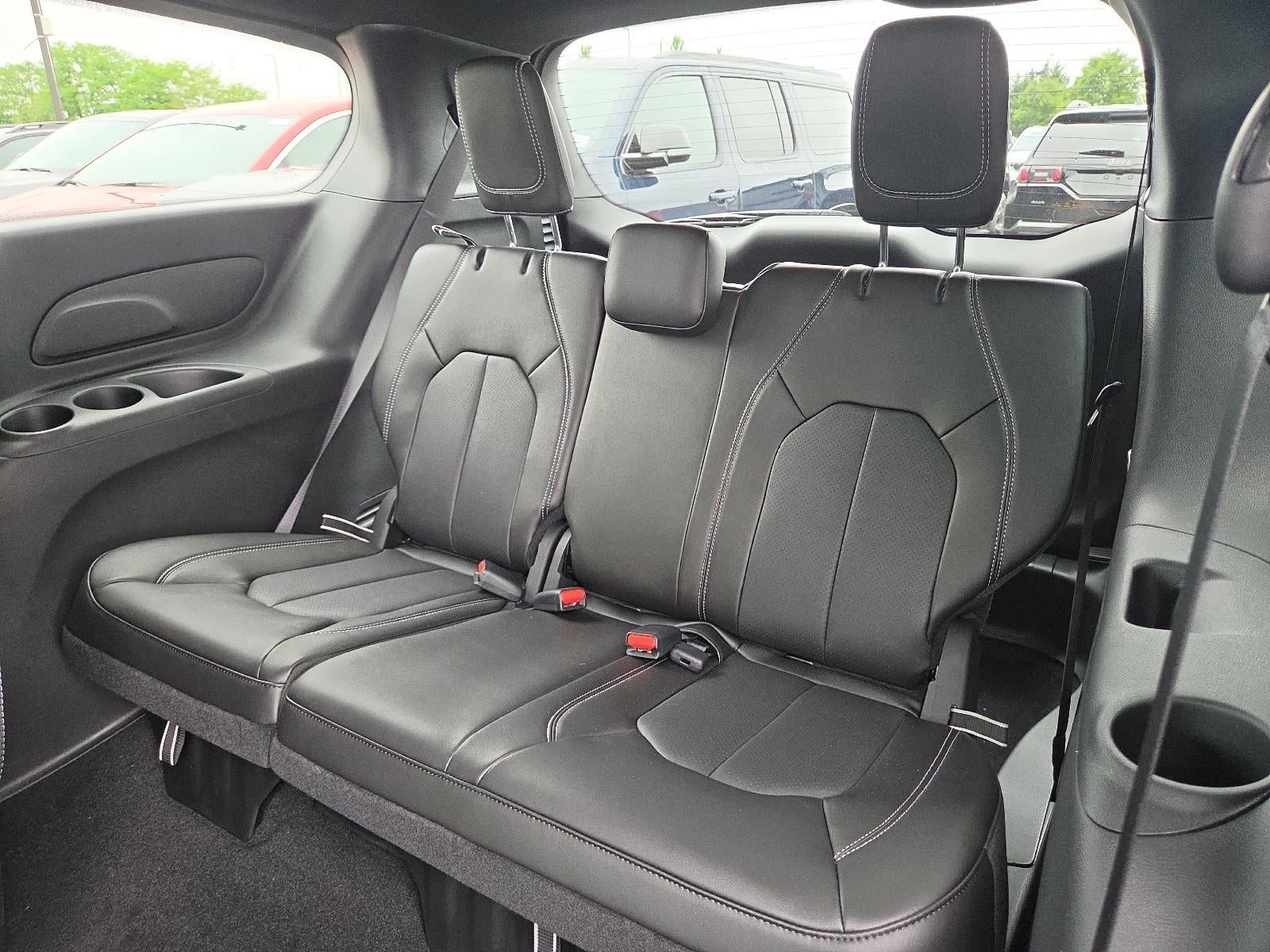 2027 Chrysler Pacifica Select FWD