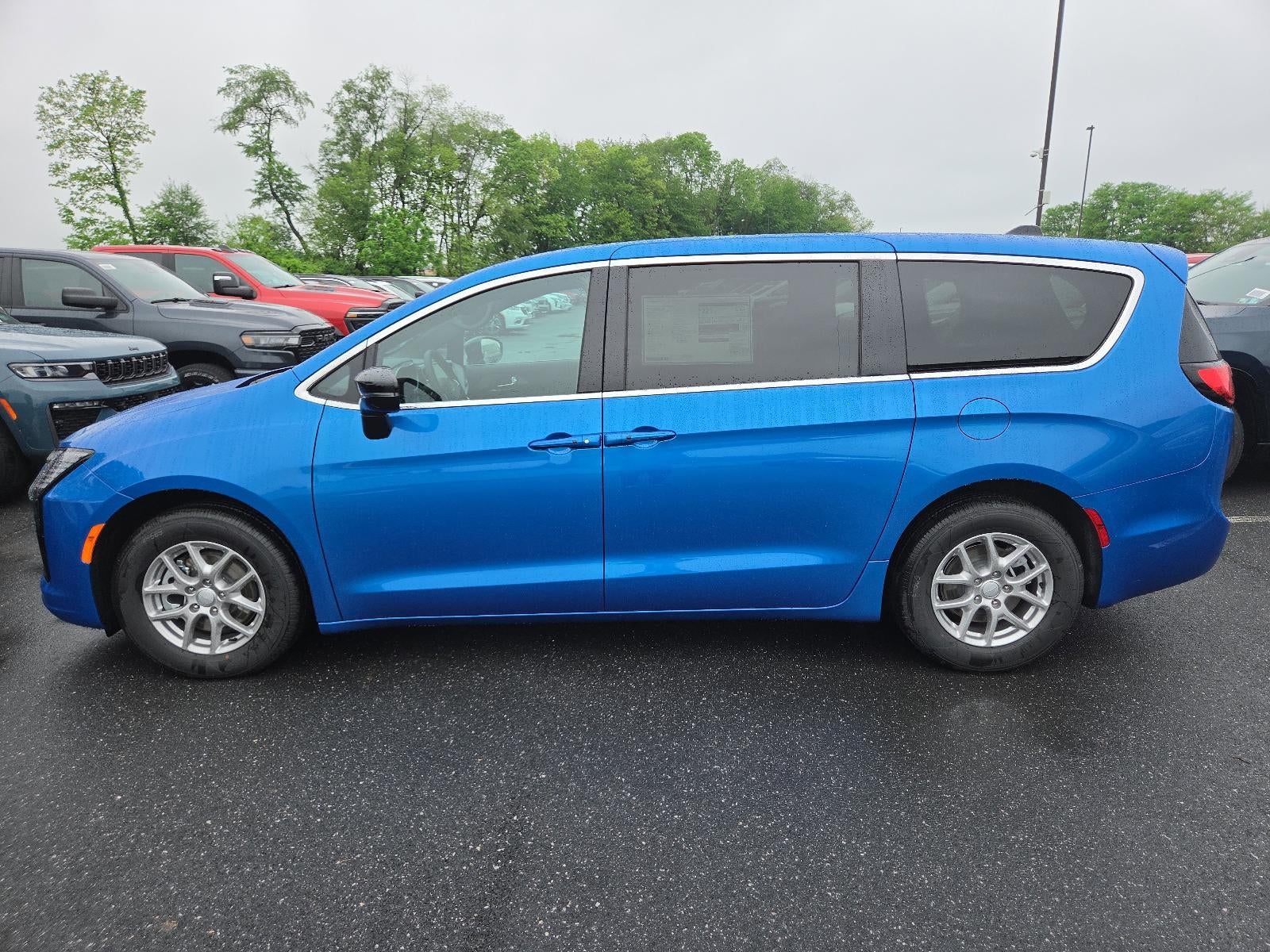 2027 Chrysler Pacifica Select FWD