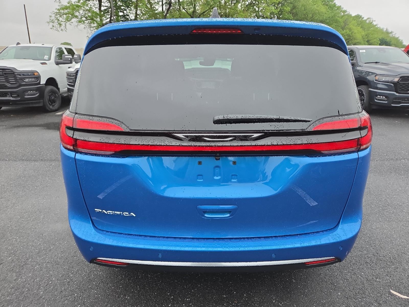 2027 Chrysler Pacifica Select FWD