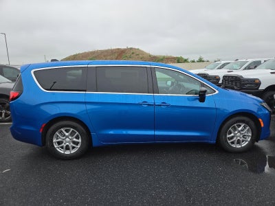 2027 Chrysler Pacifica Select FWD
