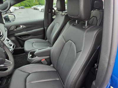 2027 Chrysler Pacifica Select FWD
